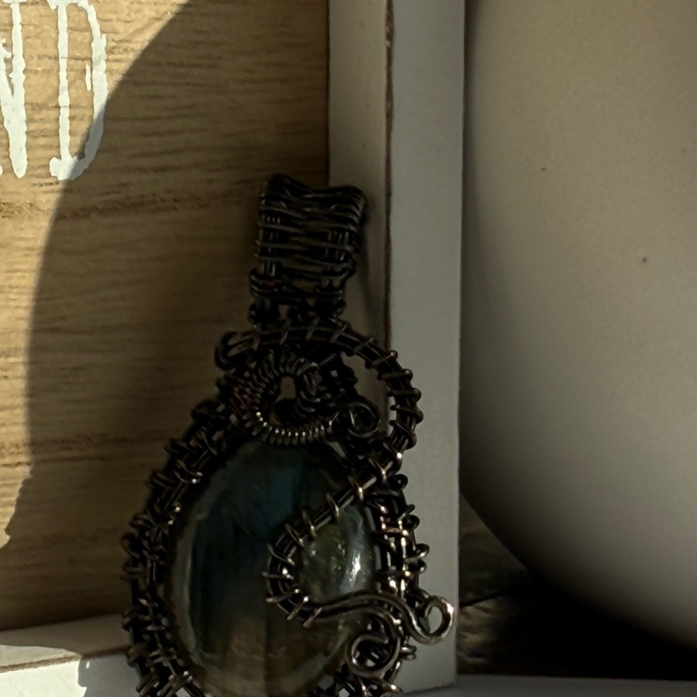 Handcrafted Wire Wrapped Labradorite Pendant - Picture 5 of 5